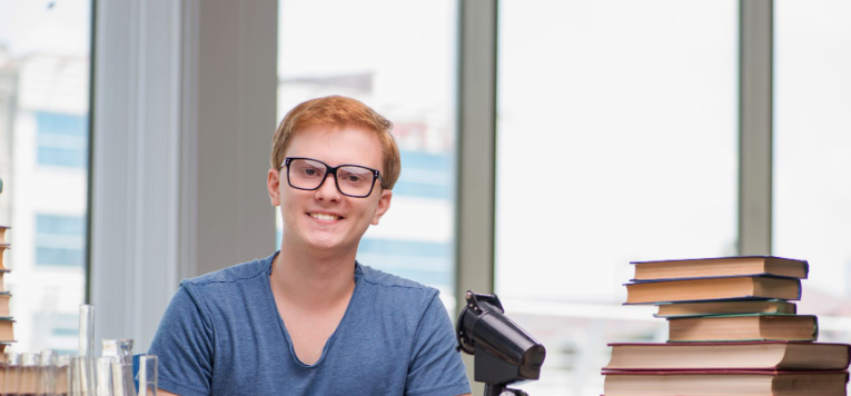 How Do You Structure a University Assignment?